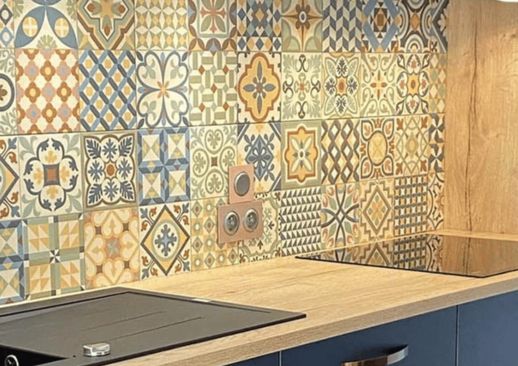 Carrelage mural de cuisine par nos carreleurs.